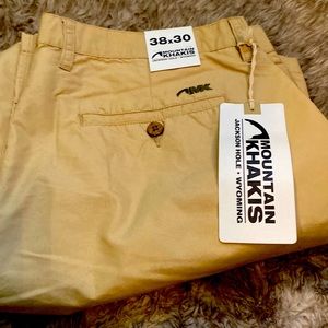 NEW WITH TAGS MENS MOUNTAIN KHAKIS 38/30